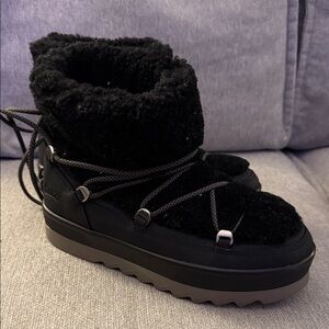 Cougar Black Winter Boots with Gray Accents